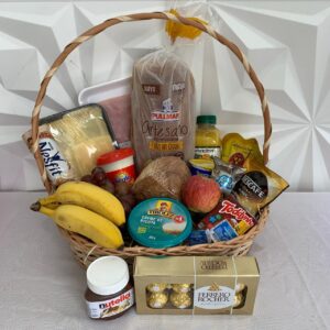 Cesta de café com chocolates